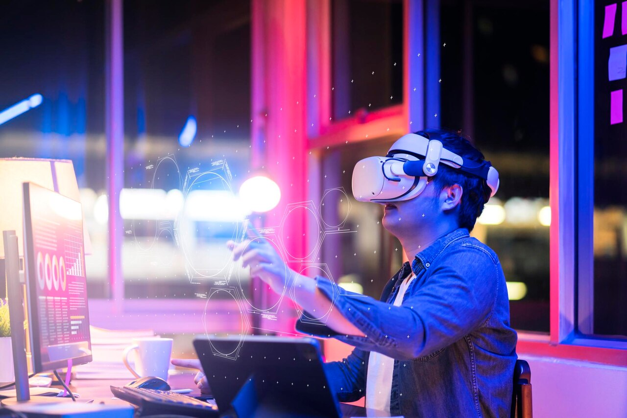 Exploring the Power of Digital Twin Technology: Enhancing Efficiency and Productivity